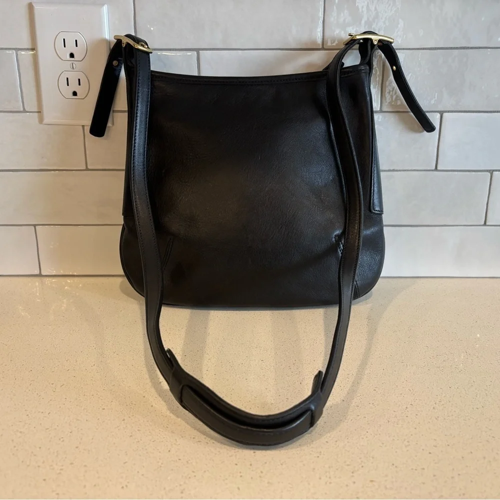 Coach 90s Vintage Court Leather Crossbody 9204 Bag Purse Black Zip Close